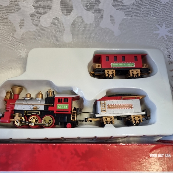 Christmas Tree Train Set - Red and Black - Picture 5 of 10